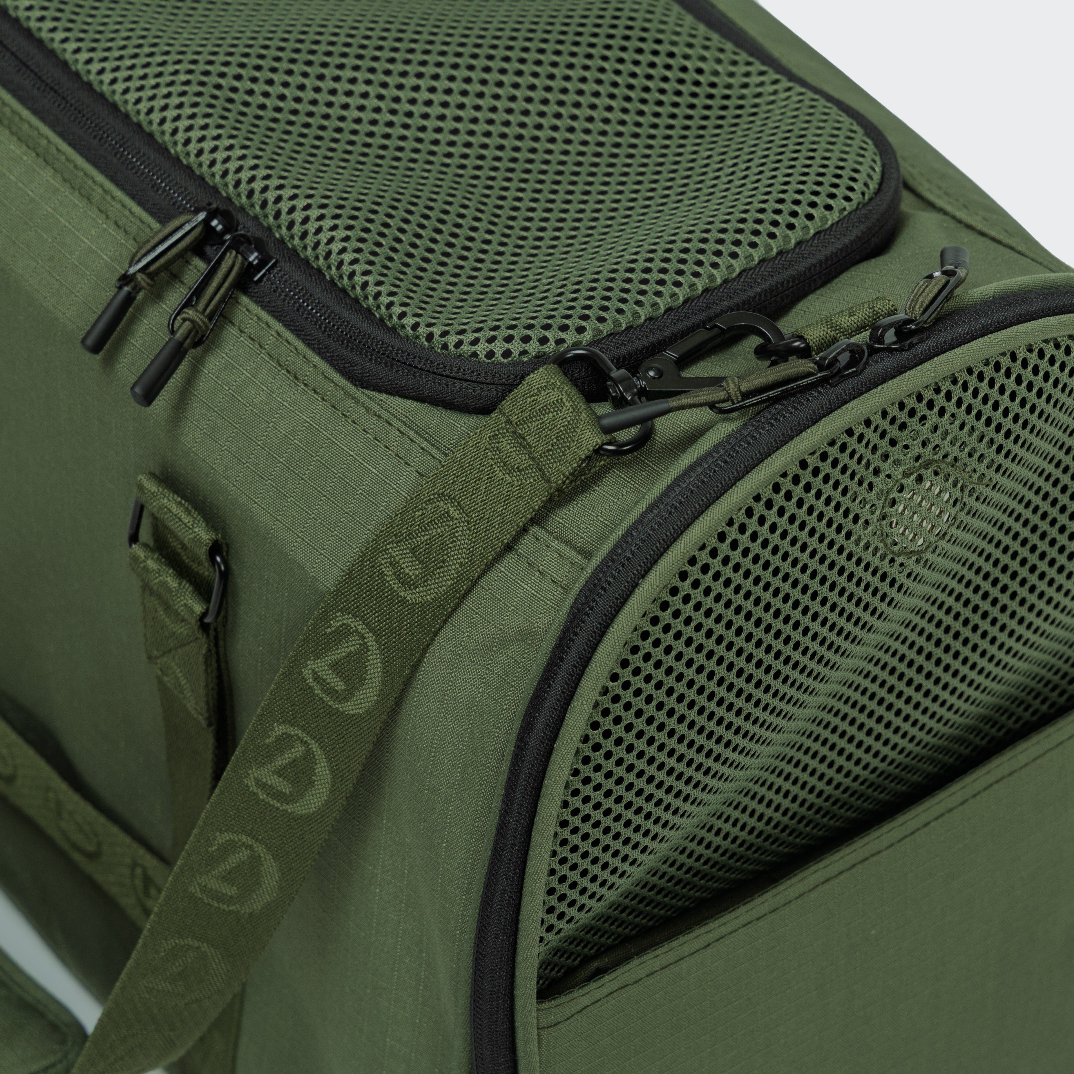 The Cloud7 AKTIV dog flight carrier bag in Olive, displaying its sturdy, airline-approved silhouette for premium pet travel.