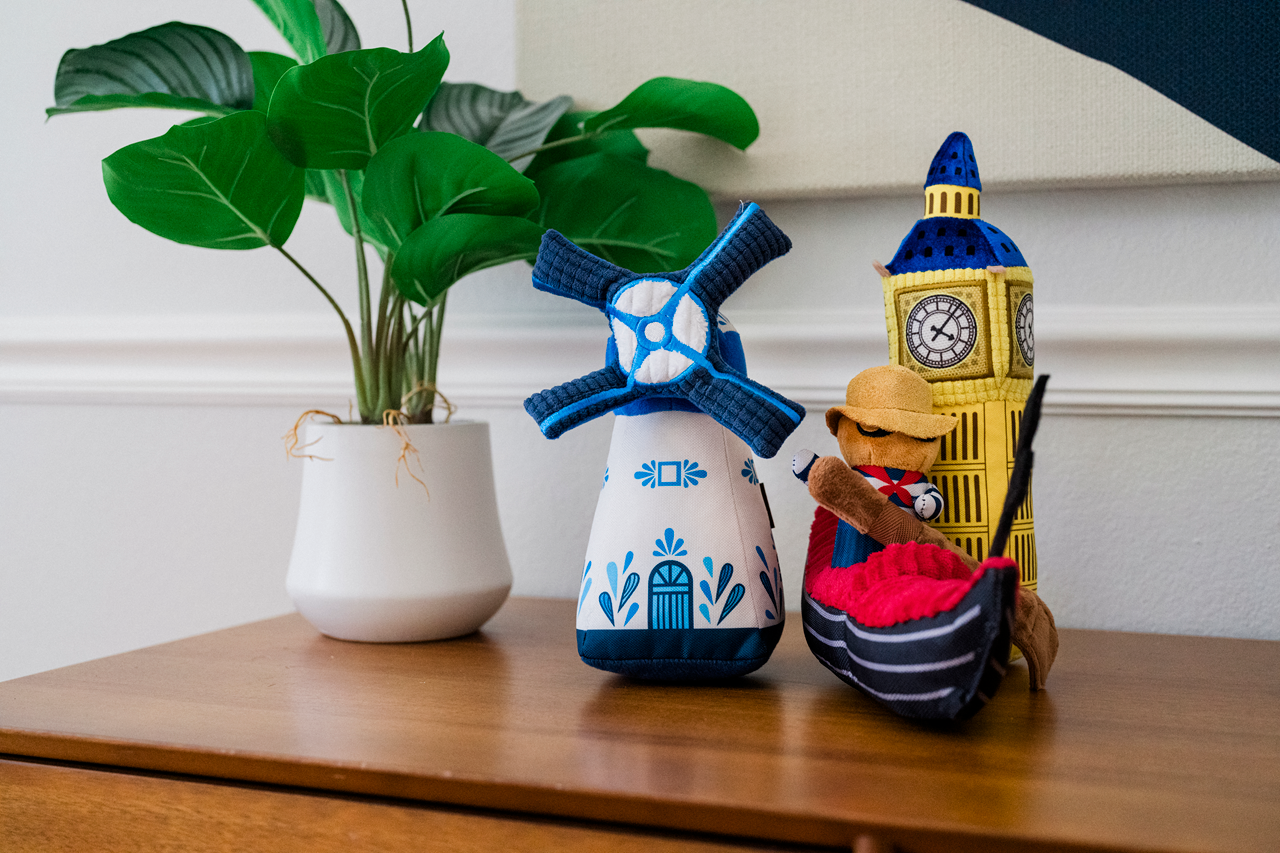 P.L.A.Y. Totally Touristy Squeaky Plush Dog toys, Gondola of Venice