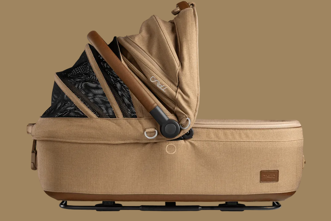 Original Tavo Maeve pet car seat and carrier with vehicle base