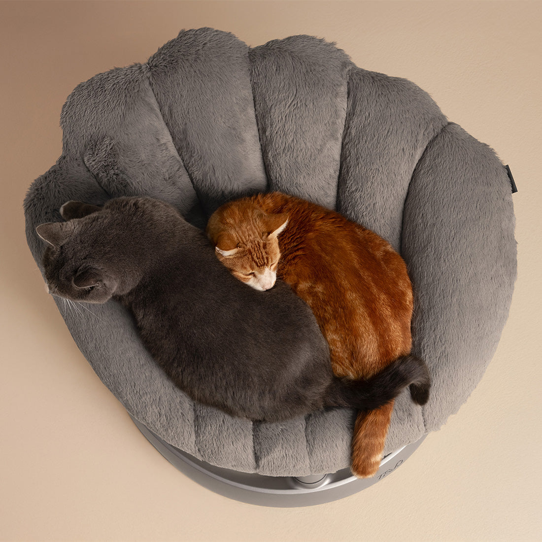 Tavo Pets Shell Lounger: The Swaying, Calming Pet Bed in Lunar