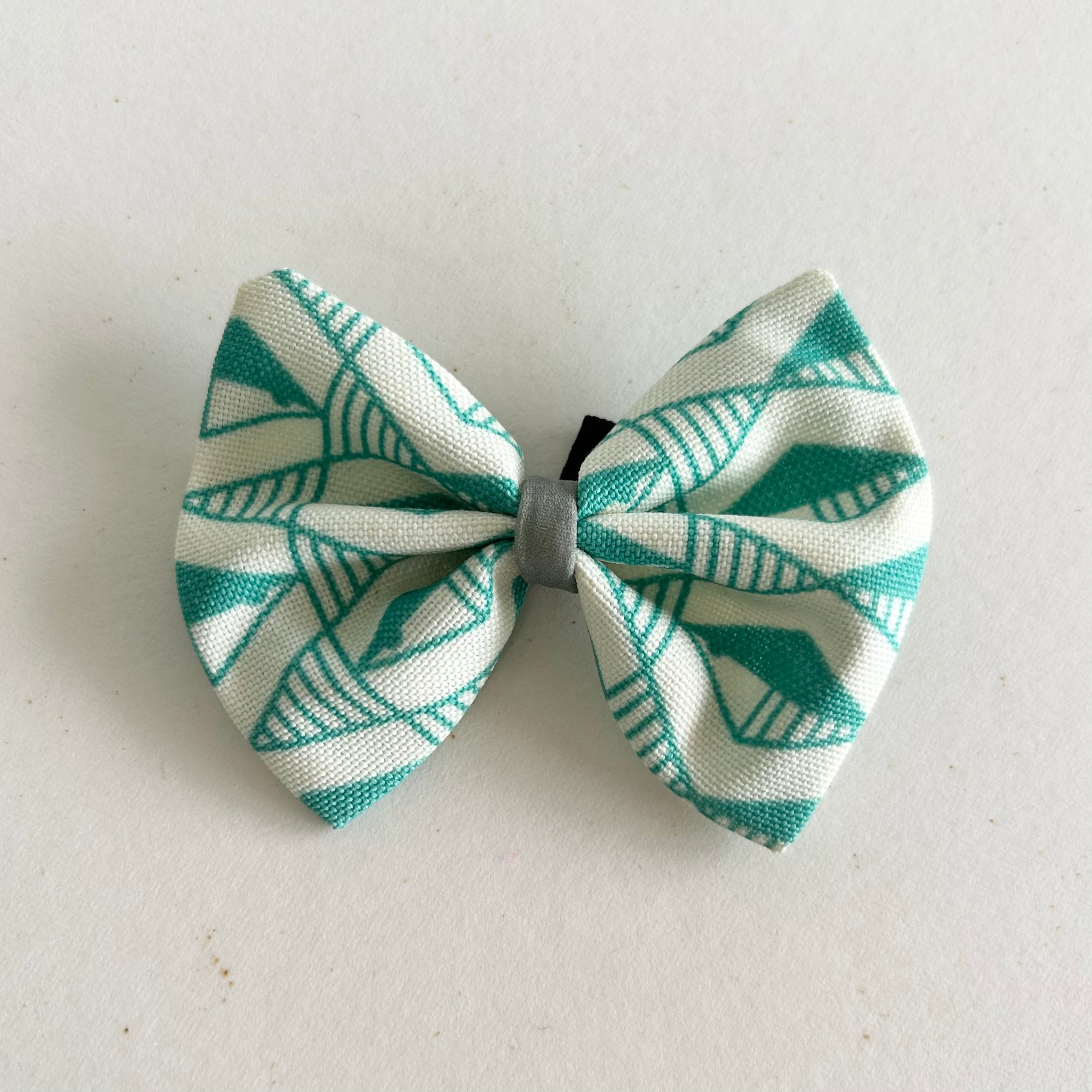 Hiro+Wolf Dog Bow Tie: Geo Green