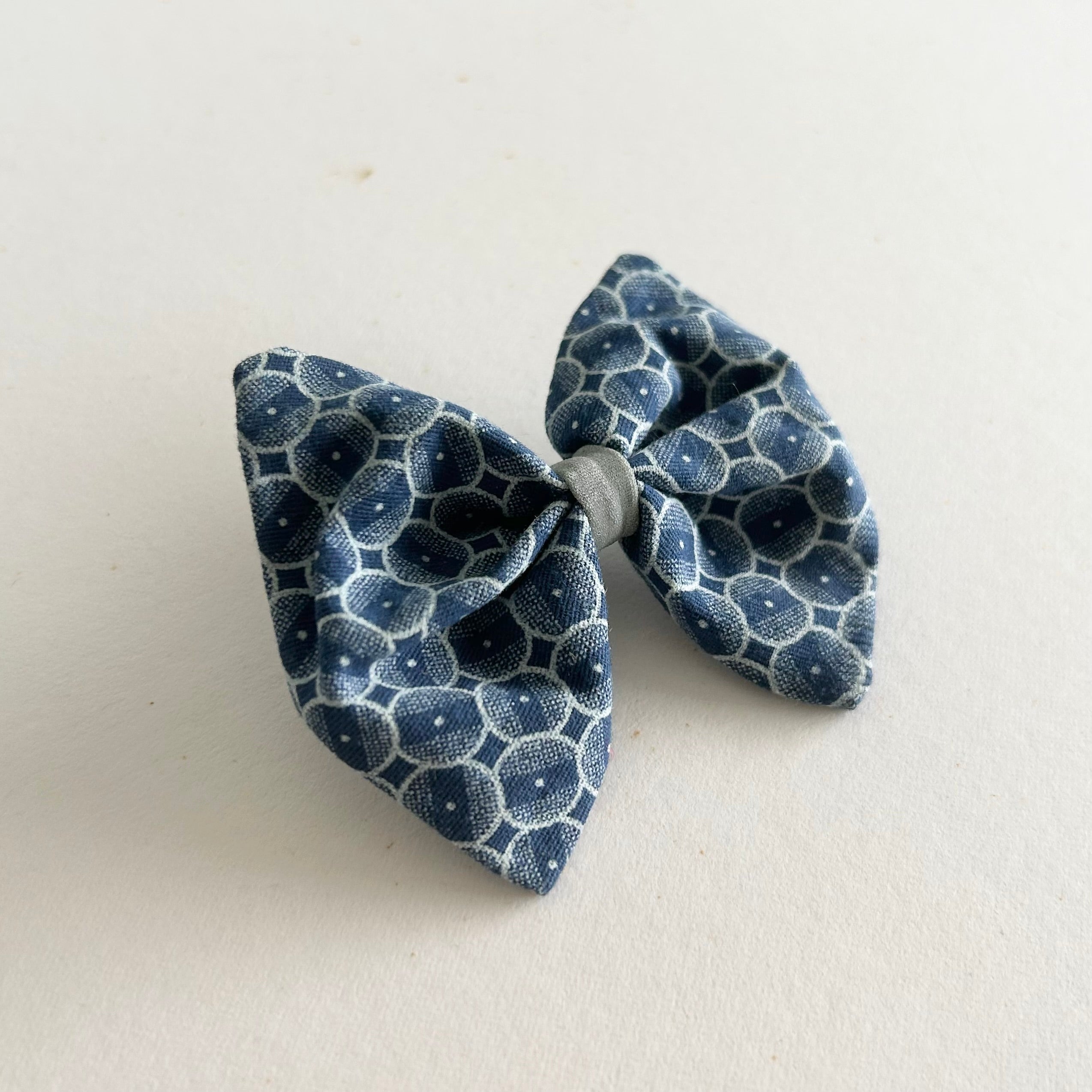 Hiro+Wolf Dog Bow Tie: ShweShwe Navy Circles