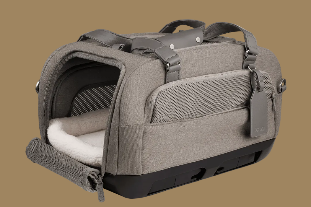 Tavo Dupree airline carry-on pet carrier in Merle