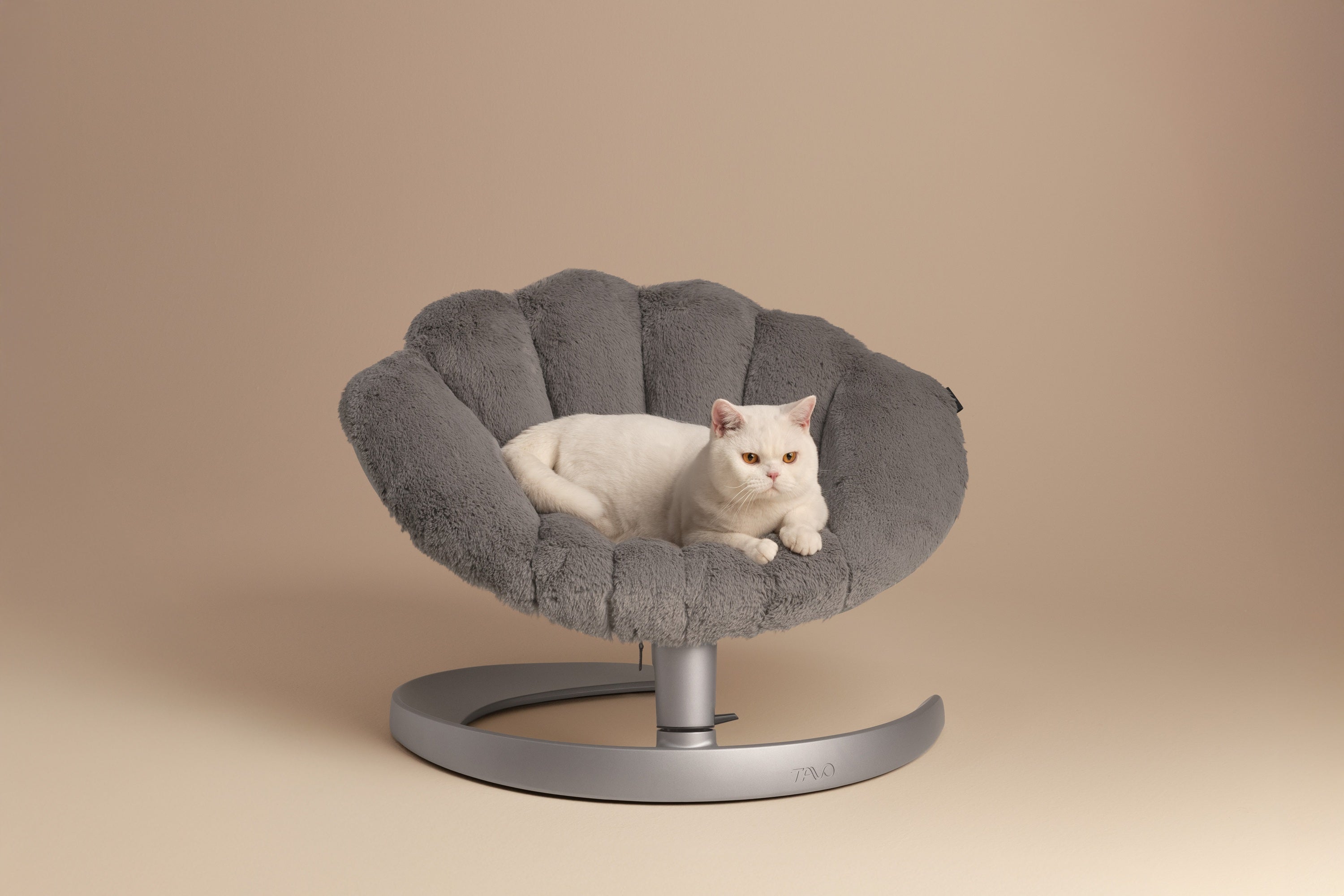 Tavo Pets Shell Lounger: The Swaying, Calming Pet Bed in Lunar